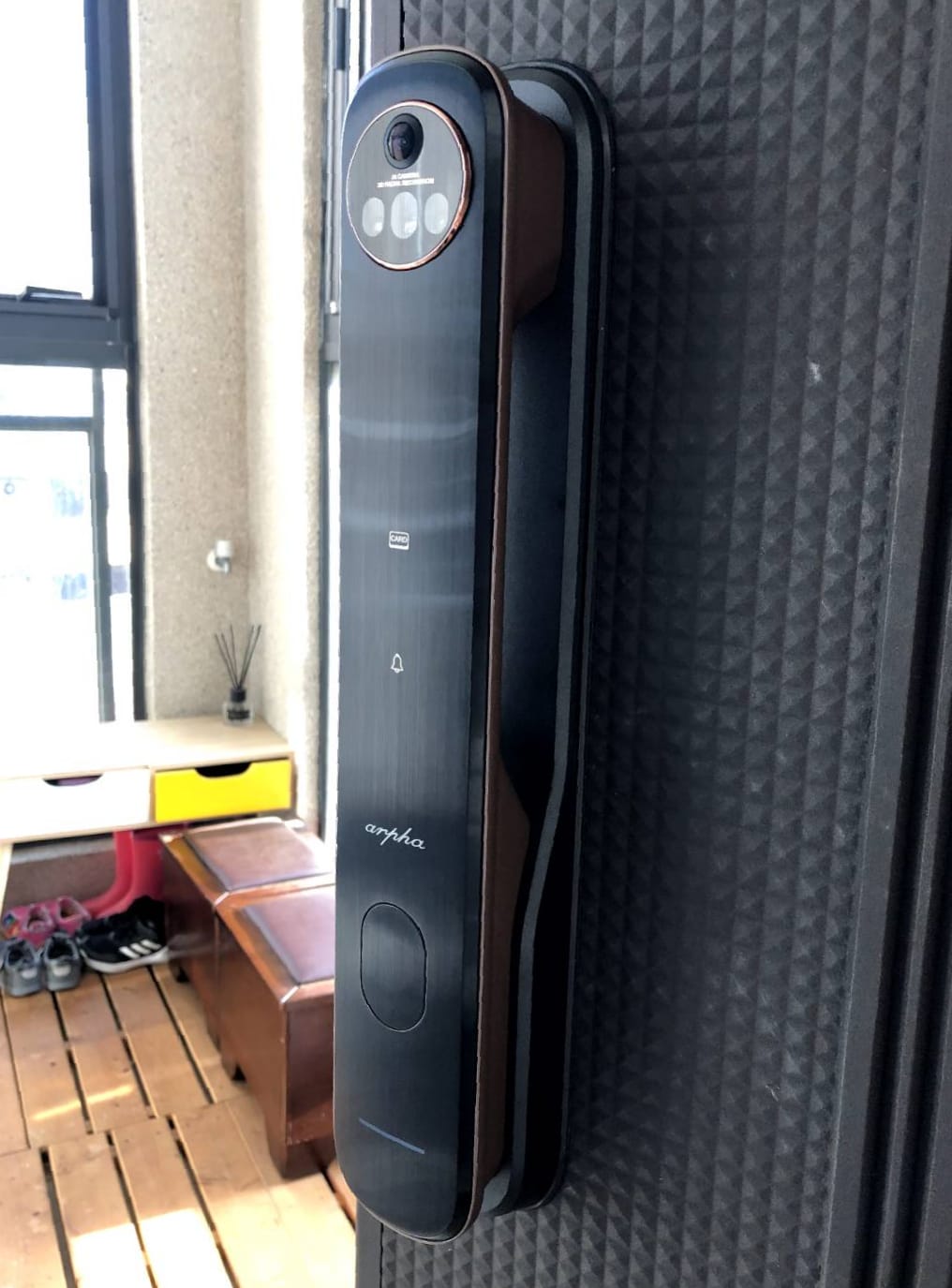 人臉辨識智慧電子鎖!遠端開門、貓眼監控、解放雙手,從此不用帶 人臉辨識智慧電子鎖!遠端開門、貓眼監控、解放雙手,從此不用帶