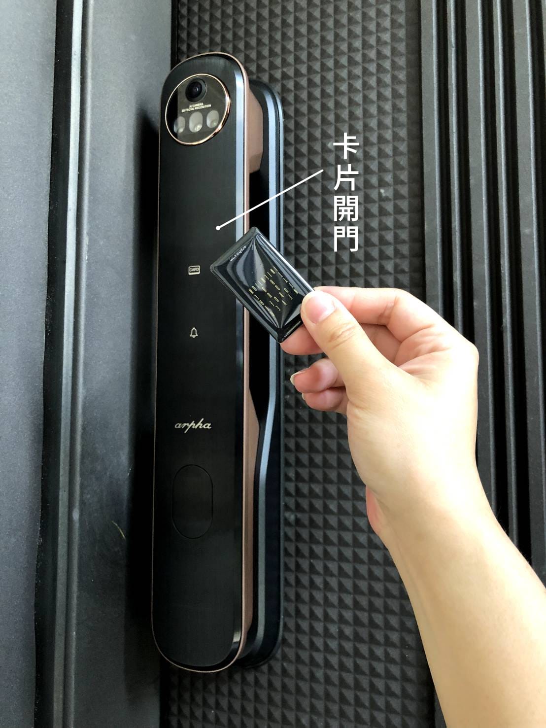 人臉辨識智慧電子鎖!遠端開門、貓眼監控、解放雙手,從此不用帶 人臉辨識智慧電子鎖!遠端開門、貓眼監控、解放雙手,從此不用帶