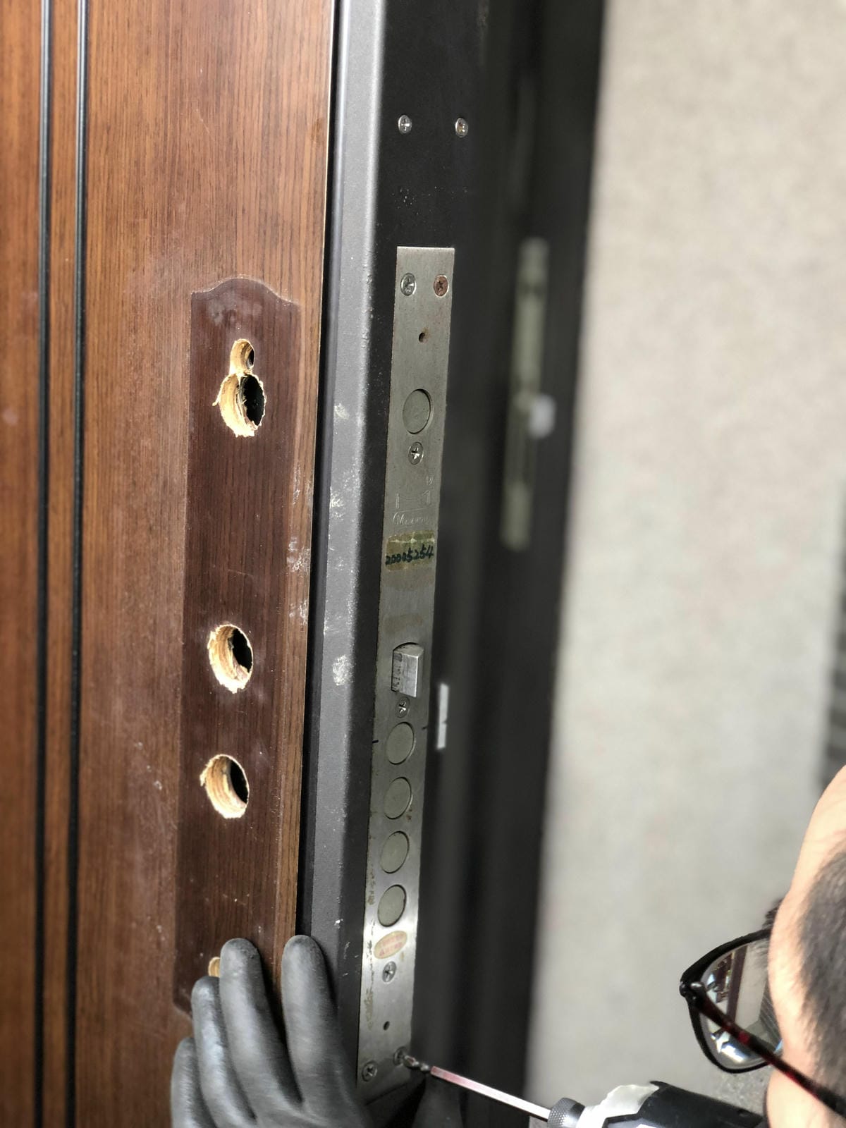 人臉辨識智慧電子鎖!遠端開門、貓眼監控、解放雙手,從此不用帶 人臉辨識智慧電子鎖!遠端開門、貓眼監控、解放雙手,從此不用帶