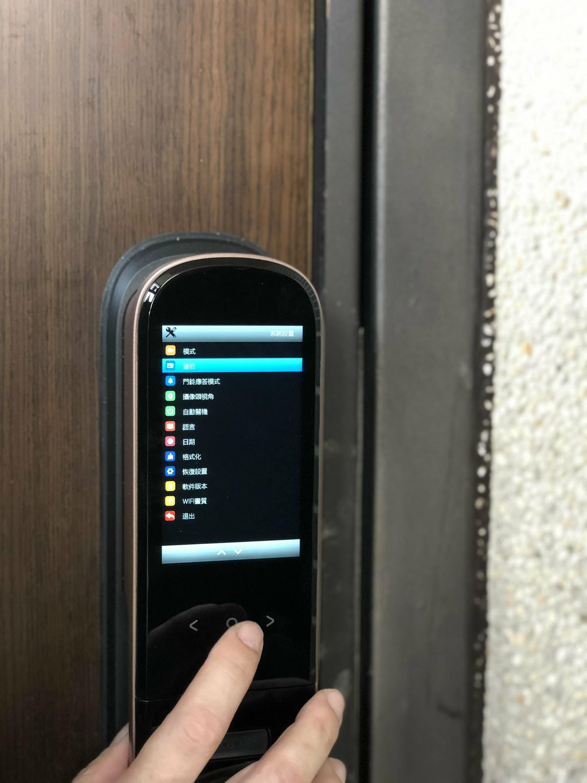 人臉辨識智慧電子鎖!遠端開門、貓眼監控、解放雙手,從此不用帶 人臉辨識智慧電子鎖!遠端開門、貓眼監控、解放雙手,從此不用帶