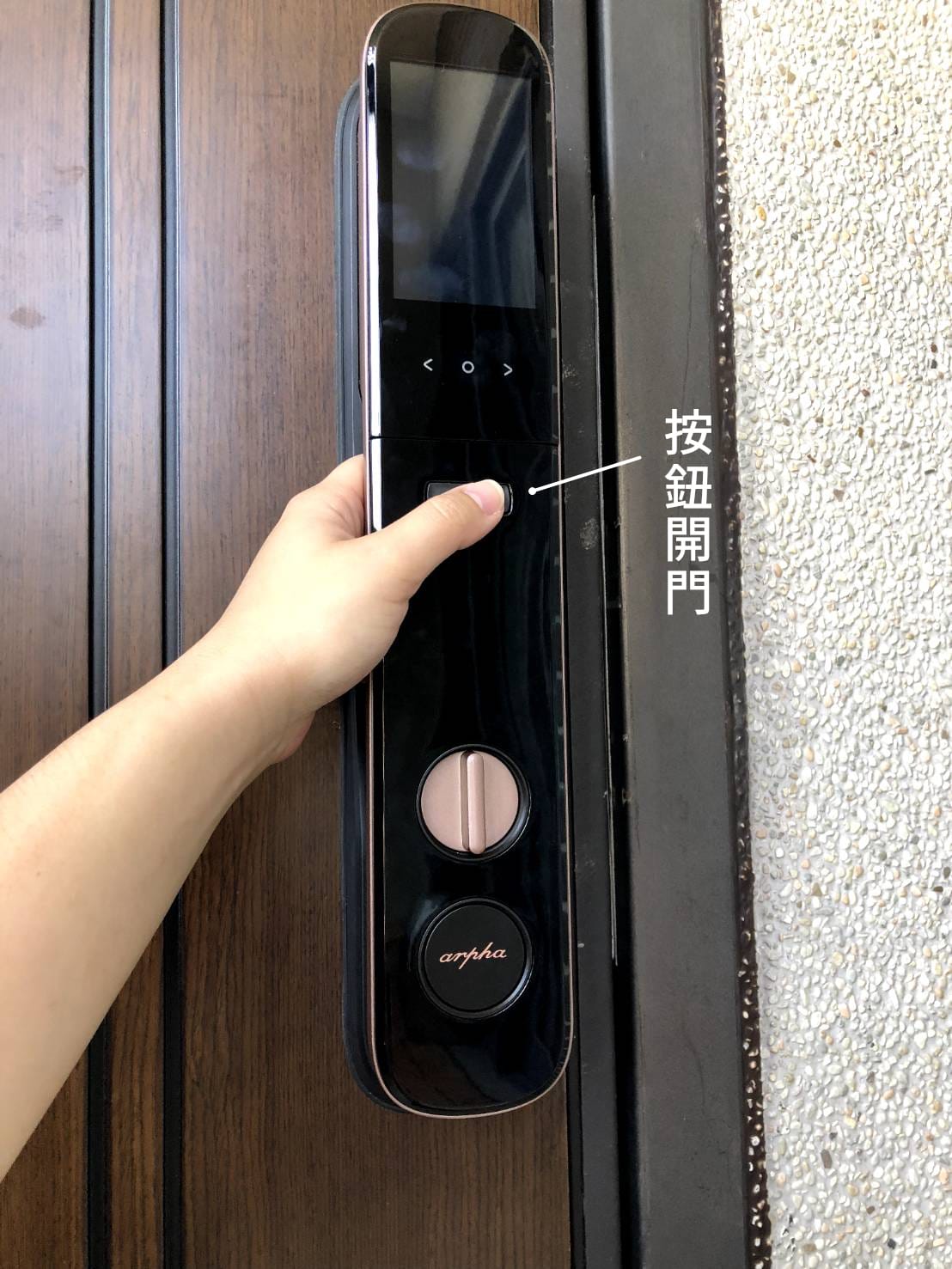 人臉辨識智慧電子鎖!遠端開門、貓眼監控、解放雙手,從此不用帶 人臉辨識智慧電子鎖!遠端開門、貓眼監控、解放雙手,從此不用帶