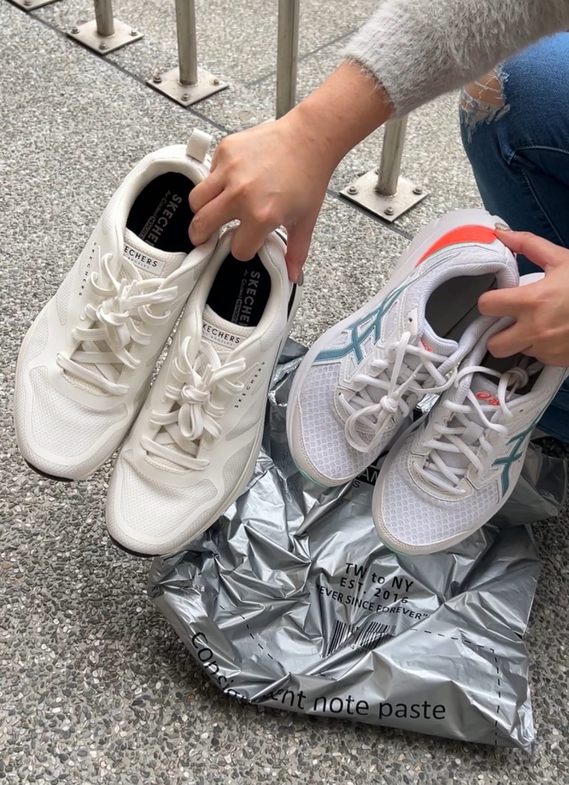 白鞋要怎麼洗乾淨?交給專業師傅手工洗鞋I Sneaker 2 白鞋要怎麼洗乾淨?交給專業師傅手工洗鞋I Sneaker 2
