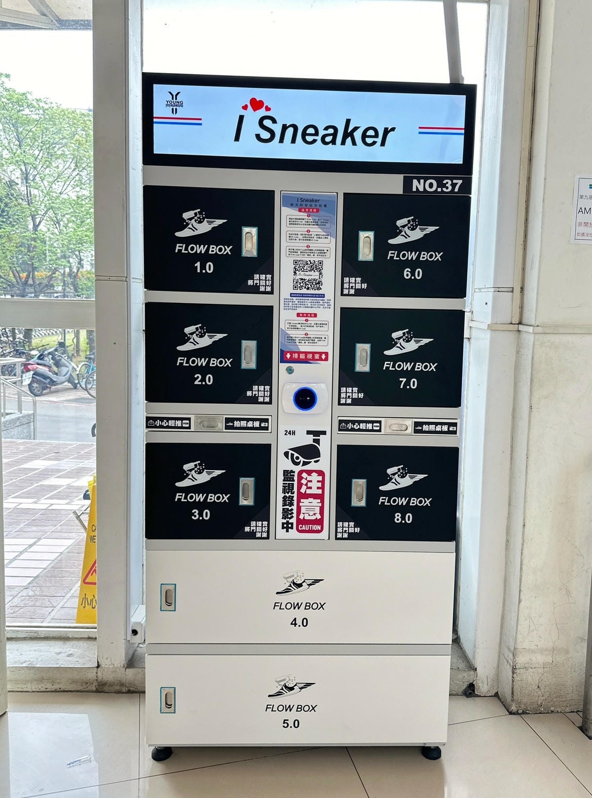 白鞋要怎麼洗乾淨?交給專業師傅手工洗鞋I Sneaker 2 白鞋要怎麼洗乾淨?交給專業師傅手工洗鞋I Sneaker 2