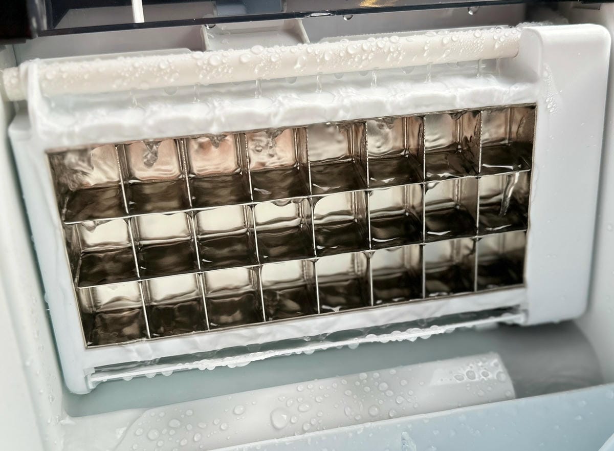 康馳製冰機評價:露營必備!15分鐘快速製冰【KOHZII 康 康馳製冰機評價:露營必備!15分鐘快速製冰【KOHZII 康