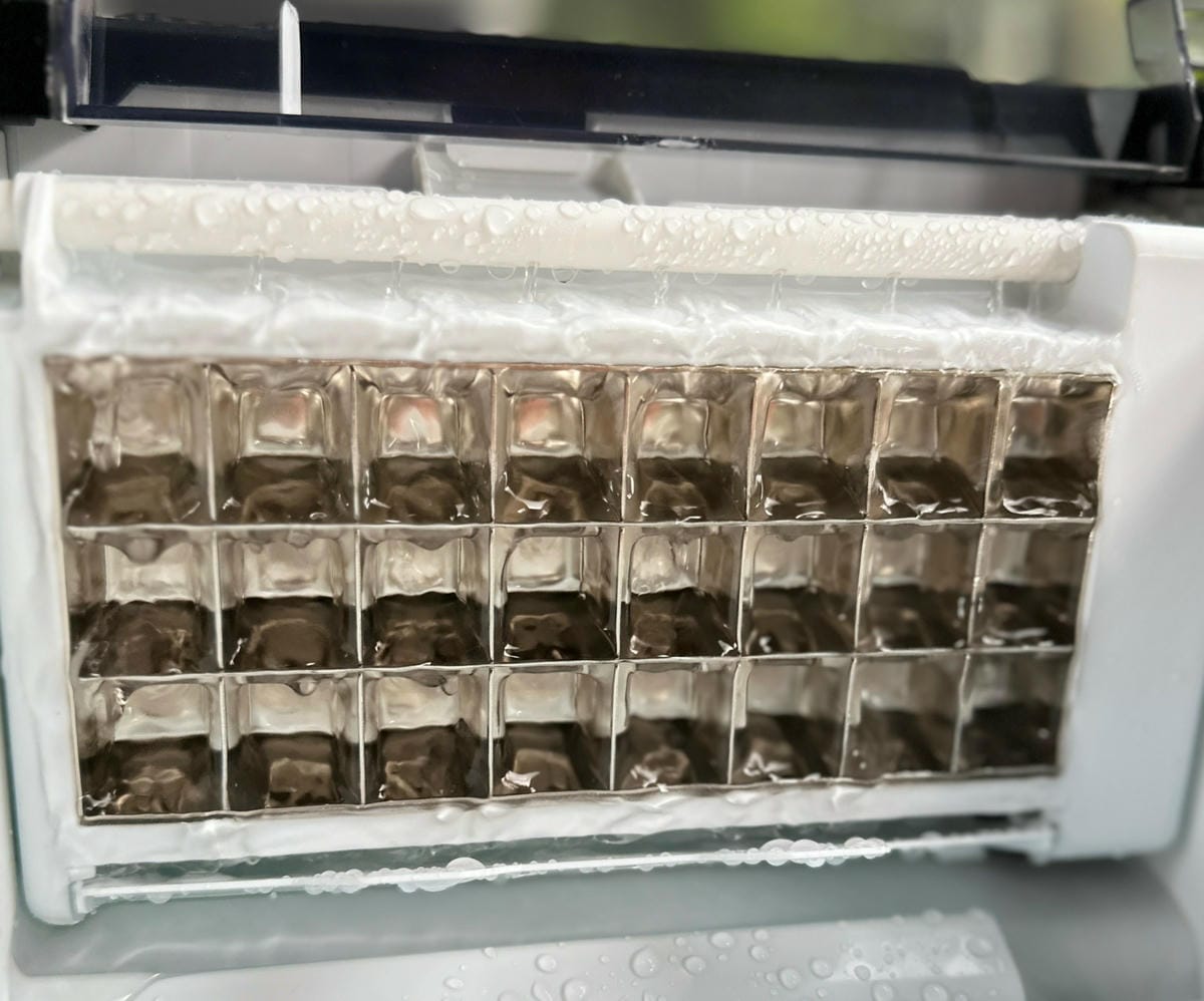 康馳製冰機評價:露營必備!15分鐘快速製冰【KOHZII 康 康馳製冰機評價:露營必備!15分鐘快速製冰【KOHZII 康